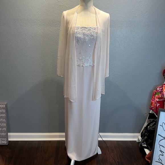 MONTAGE COLLECTION Blush Embroidered Maxi Formal Evening Gown - Size 6 - Picture 3 of 15